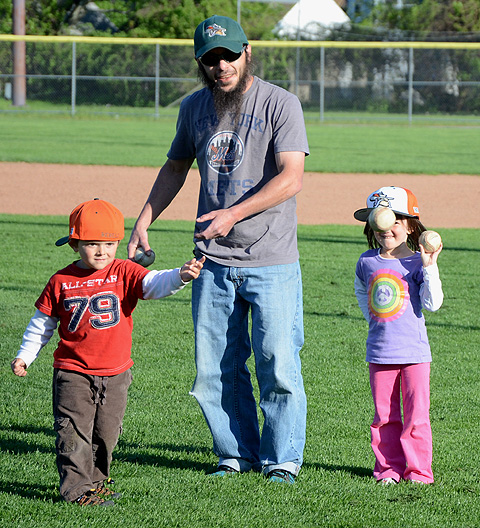 From left, Andrew Maziarz, Mark Maziarz and Celia Maziarz throw out the first pitches before Sunday's Tri-State League game.